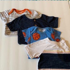 4 short sleeve onesies Size 6-9months cotton material